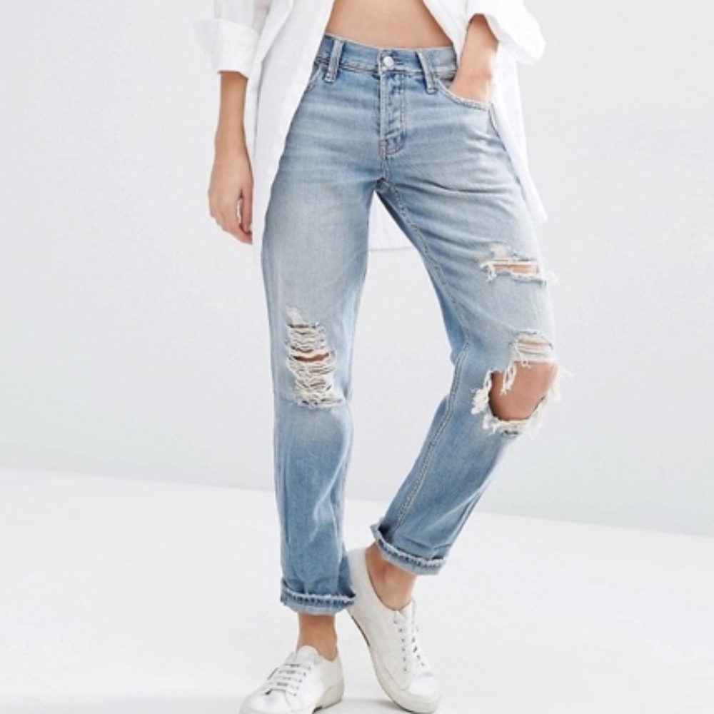 NWOT Distressed Boyfriend Jeans w24 00